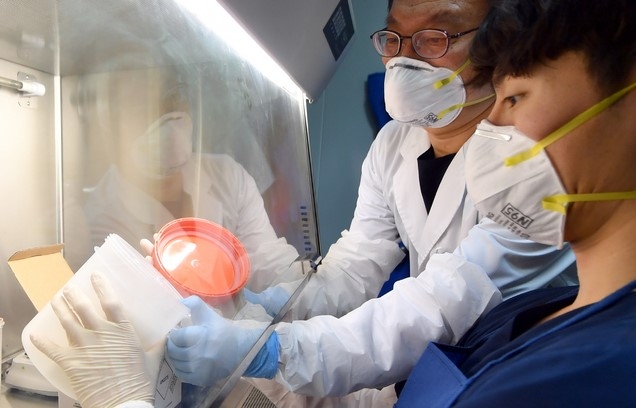 신종 코로나 바이러스 감염증(코로나19) 검사 장면.