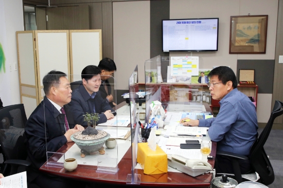 24일 김산 무안군수 국회와 행정안전부 방문/사진=무안군
