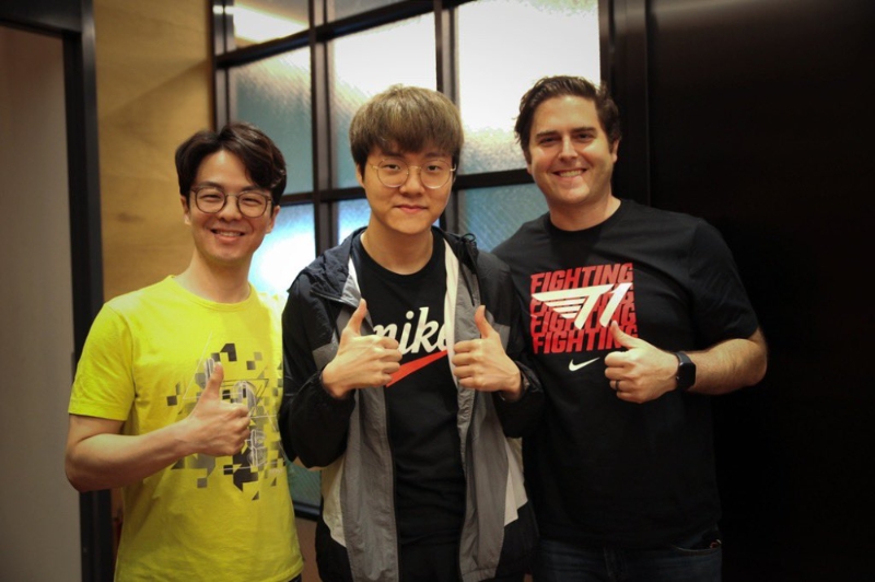 T1의 최고 경영자 조 마시(오른쪽, 사진=조 마시 SNS 발췌).