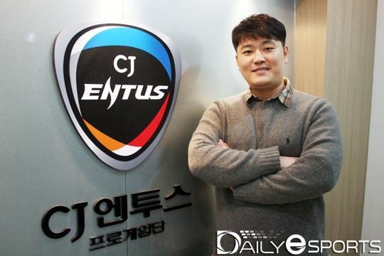 CJ 엔투스 시절 강현종 감독.