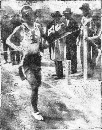 손기정은 일본에서 두 차례 풀코스 마라톤에 출전한 뒤 경성으로 돌아와 열린 조선육상경기협회 주최 제1회 마라톤대회에 출전해 2시간25분14초 의 경이적인 기록으로 우승했다. 무려 한달에 풀코스 마라톤을 3번이나 뛰었다.