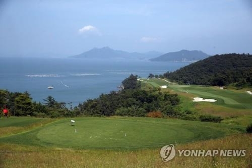 국내 회원제 골프장 회원권 값이 11월들어 크게 오른 것으로 집계됐다. 사진은 국내 링크스 회원제 골프장 모습.