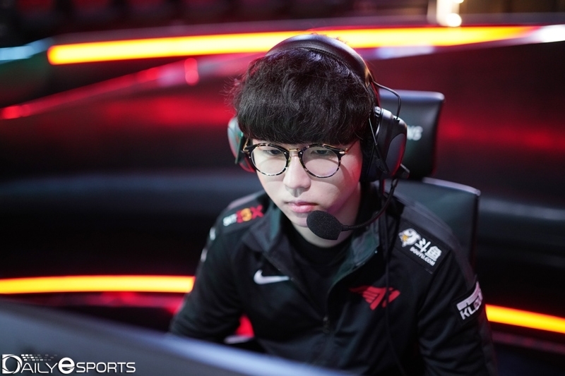 T1 '로치' 김강희.