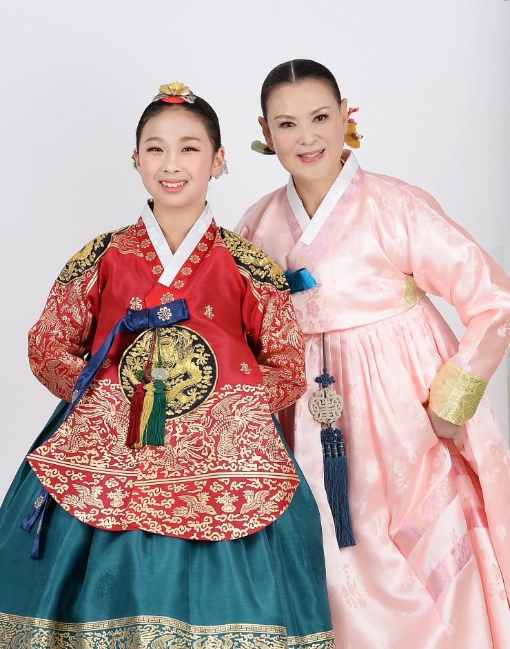 안유빈과 스승인 노경미 명창(사단법인 경기잡가 포럼 이사장)