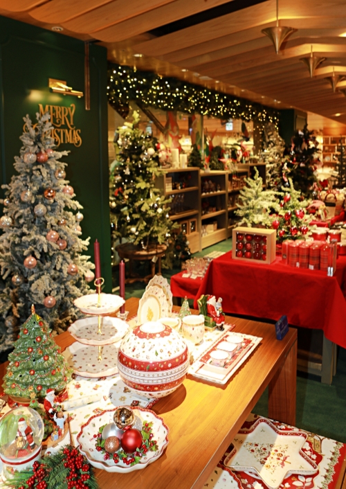 사진은 지난 27일, 서울시 중구 소공동에 위치한 롯데백화점 본점 8층 '크리스마스 마켓 팝업스토어' 매장 모습