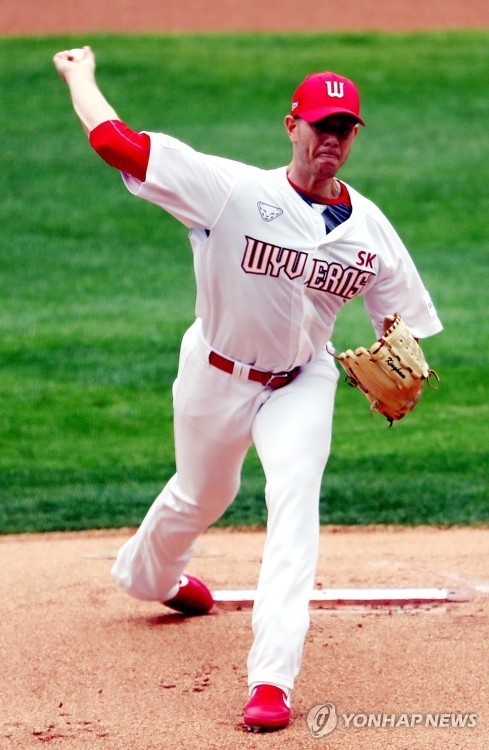 한화는 올해 SK에서 팔꿈치 부상으로 조기 퇴출된 닉 킹엄을 새로운 외국인 투수로 영입했다.