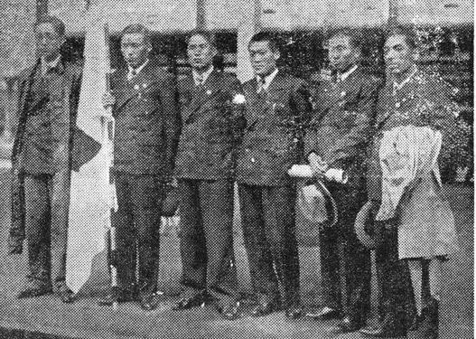 1936년 베를린올림픽에 출전한 마라톤 대표들. 오른쪽부터 사토 코치, 남승룡, 손기정, 시오아쿠, 스즈끼 선수, 모리타 감독