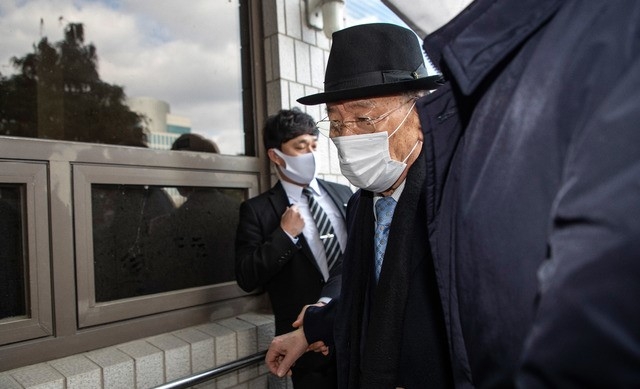 전두환씨가 5·18 헬기 사격을 목격한 고(故) 조비오 신부의 명예를 훼손한 혐의 재판을 받기 위해 30일 광주 동구 광주지방법원 법정동으로 들어가고 있다. (공동취재사진)