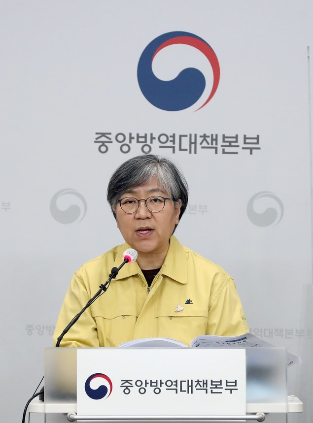 정은경 중앙방역대책본부장(질병관리청장)이 23일 오후 충북 청주 질병관리청에서 신종 코로나바이러스 감염증(코로나19) 발생 현황 등을 발표하고 있다.