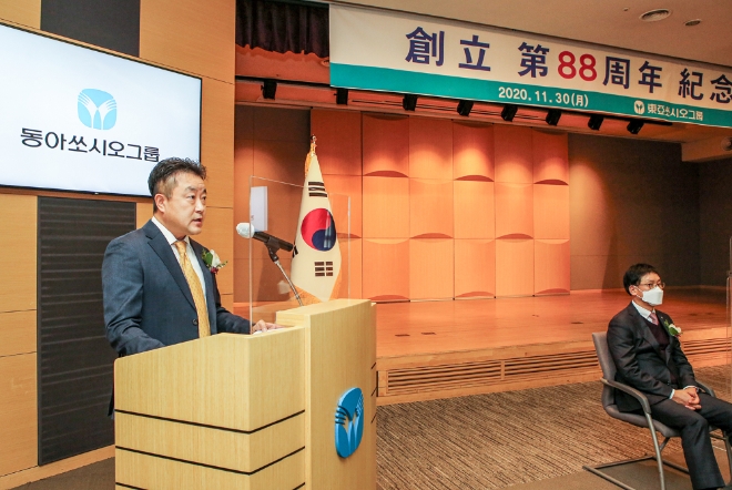 동아쏘시오그룹 창립 88주년 기념식에서 한종현 동아쏘시오홀딩스 사장이 기념사를 낭독하고 있다.