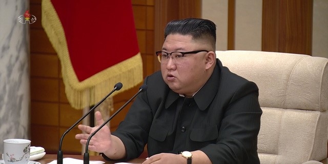 정은 국무위원장이 지난 29일 북한 평양 노동당 본부청사에서 열린 조선노동당 중앙위원회 제7기 제21차 정치국 확대회의를 주재하는 모습. (사진=조선중앙TV 캡처)