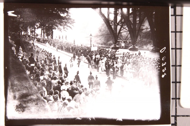 베를린 올림픽 경기중 손기정이 물을 마시는 장면