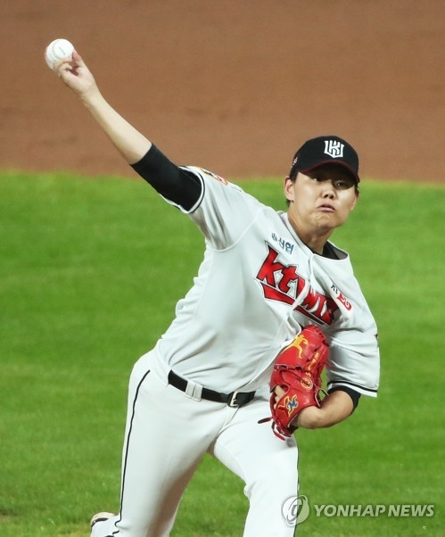 압도적인 지지로 2020 신인왕에 오른 고졸 새내기인 KT 소형준은 올시즌 토종 투수 가운데 최다승(13승)을 올리며 'Z 세대'의 선두주자로 떠올랐다