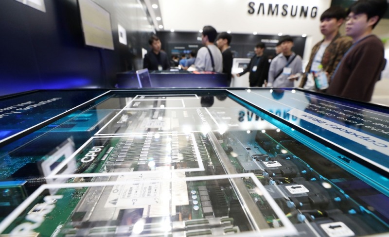 (사진=뉴시스) 지난해 서울 강남구 코엑스에서 열린 반도체대전 삼성전자 부스.