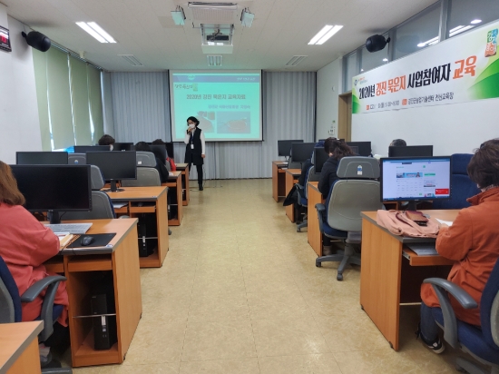 강진군은 최근 사업참여자 12명이 참석한 가운데 강진 묵은지 사업참여자 교육을 강진군농업기술센터 전산교육장에서 개최했다/사진=강진군
