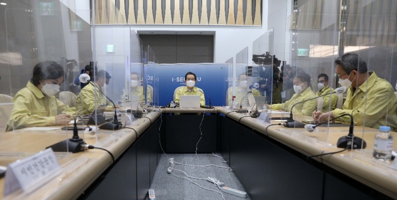 정세균 국무총리가 6일 오후 서울시청에서 열린 코로나19 대응 중앙대책본부회의에서 발언을 하고 있다.