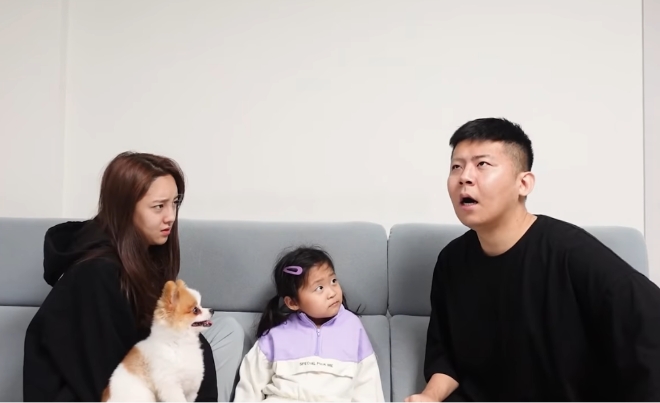 철구는 지난 3일 생방송 중 故박지선과 박미선의 외모를 비하하는 듯한 발언으로 논란이 됐다(사진=철구 유튜브 발췌).