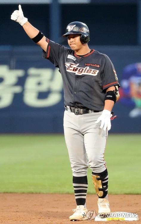 프로 2년차 노시환은 낮은 타율에도 불구하고 올해 팀내 유일하게 두자릿수 홈런(12개)으로 거포들이 모두 떠난 한화의 유일한 거포 희망이 되고 있다.