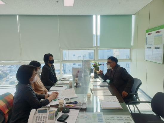 조옥현 의원은 전남여성가족재단 일·생활균형지원센터를 방문해 워라밸(Work and Life Balanc)사업관련 추진상황과 개선사항에 대한 의견을 나눴다/사진=전남도의회