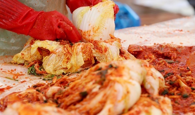 광주·전남, 김장모임 확진자 동선 곳곳…'교사·문화재 발굴·고속버스'