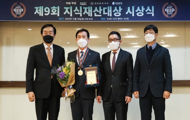 신용보증기금 김충배 이사(왼쪽에서 두 번째) / 사진 제공 = 신용보증기금