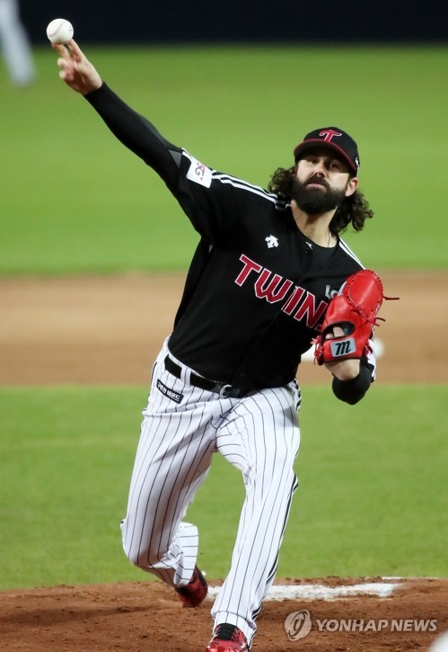 '열성적인 LG 팬과 3년째 동행하는 케이시 켈리'. --총액 140만달러에 재계약