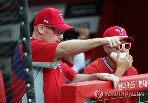 KBO 리그에 데뷔한 맷 윌리엄스 감독은 '와인투어'로 신선한 충격을 불어넣는 등 좋은 분위기로 팀을 이끌었지만 마지막 고비를 넘지 못하고 6위에 머물고 말았다.