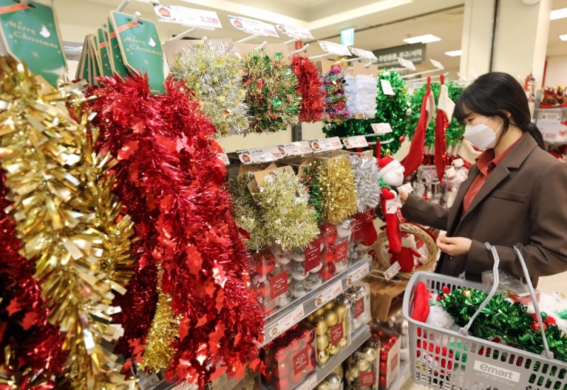 이마트, 크리스마스 장식용품 최대 60% 할인