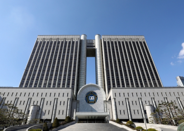 라임사태 '단초' 범LG 3세 횡령사건…임원 3명 징역형