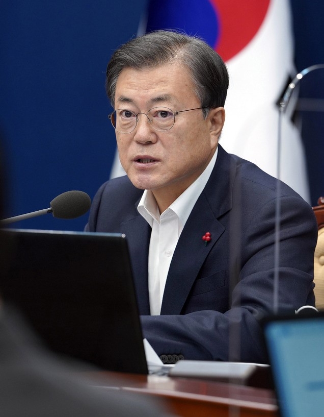 문재인 대통령이 14일 오후 청와대 여민관에서 열린 수석·보좌관회의를 주재하고 있다.