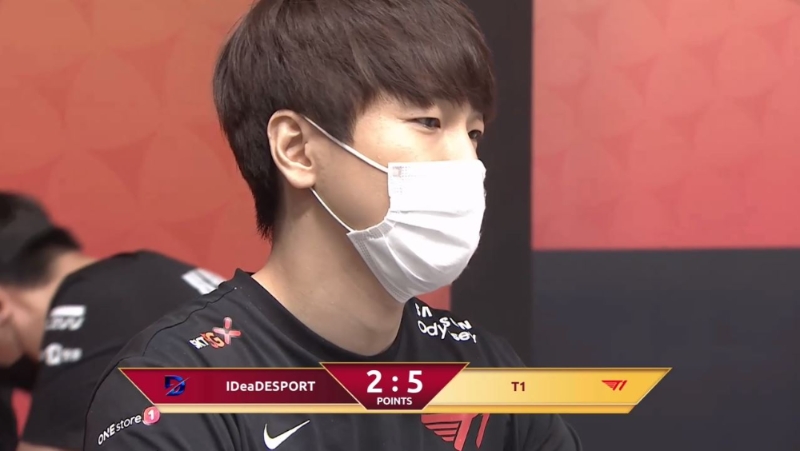 피파 e콘티넨탈컵 16강 2일차 5경기 아이데드 e스포츠와의 3세트에서 승리를 차지한 T1 김관형(사진=중계 화면 캡처).
