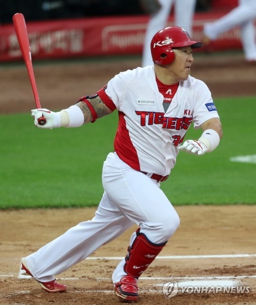 선수들이 직접 뽑는 '동아스포츠대상' 프로야구 올해의 선수에 KIA 최형우