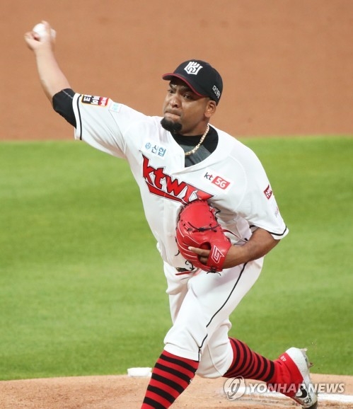 "꾸준한 이닝이터 모습을 보여 주기를---', KT 데스파이네와 총액 110만달러 재계약…