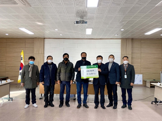 무안군 무안읍 이장협의회, 연말연시 사랑의 성금 기탁/사진=무안군