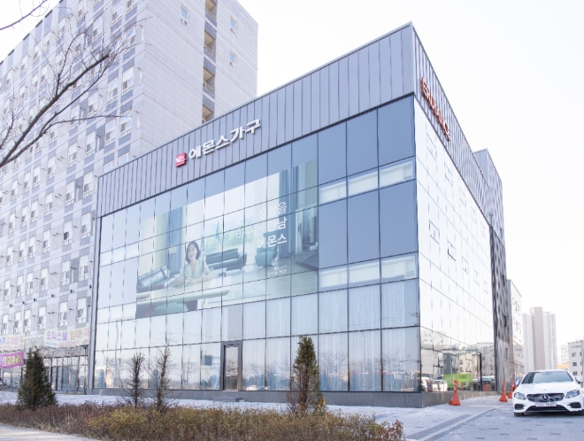 경기 김포 풍무동에 오픈한 에몬스가구 김포 전시장 전경