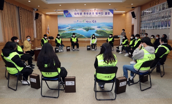 장흥군, 코로나 막는‘대학생 호루라기 방역단’운영/사진=장흥군