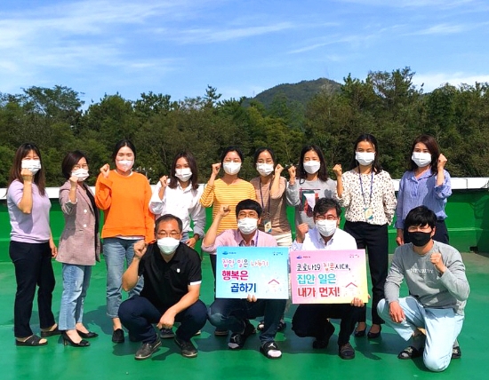 여수시 미래농업과 직원들이 가사분담실천 캠페인에 동참했다./사진=여수시