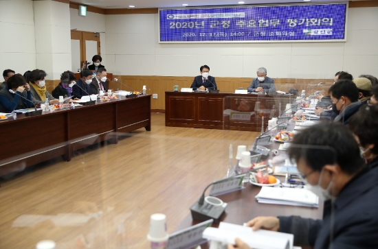 강진군은 지난 17일 강진군청 소회의실에서 군민평가단 정기회의를 개최했다/사진=강진군