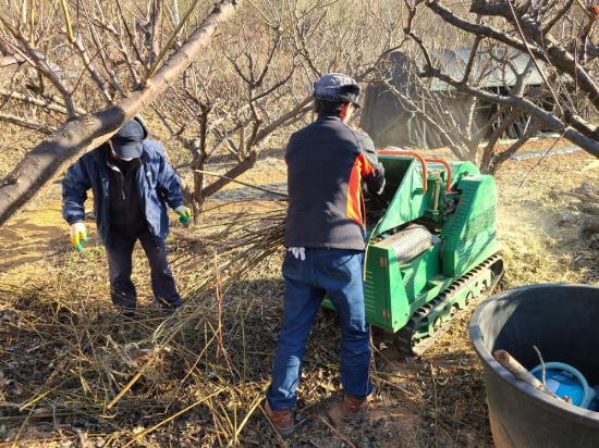 보성군은 가을 추수가 끝나고 남은 부산물의 습관적 소각으로 인한 화재 방지 및 농업 분야 미세먼지 감축을 위해 영농부산물 파쇄기 4대를 무상으로 임대하고 있다/사진=보성군