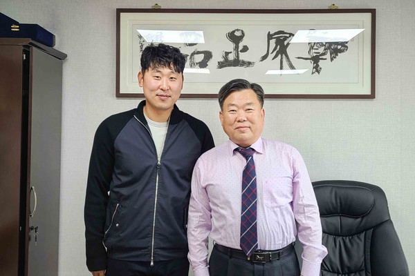 사진:윤석민선수(좌),정푸드코리아 정보현대표