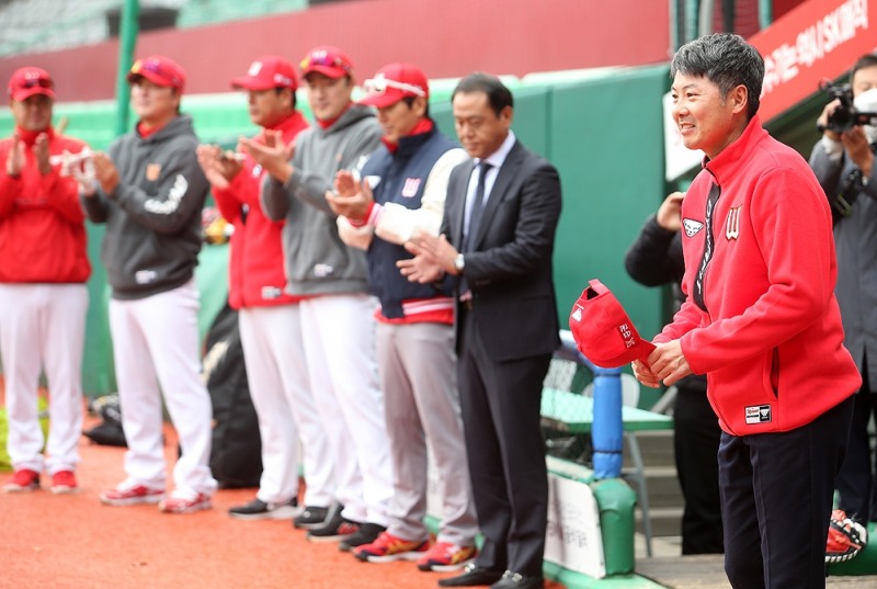 신임 김원형 감독과 선수들의 상견례