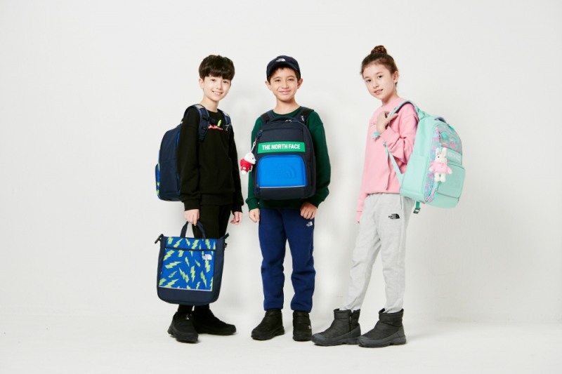 노스페이스 ‘2021년 신학기 키즈 가방’ 착용 모습