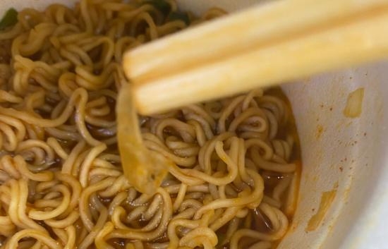 지난 12월 8일 소비자고발센터에서는 농심 육개장 사발면에서 비닐이 나왔다는 주장의 포스팅이 게재됐다.