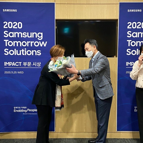 사진='자라나다'의 ‘2020 삼성 투모로우 솔루션’ 수상 모습