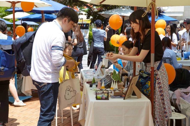 이용자 아티스트들과의 컬래버 '네코제' 현장 모습.