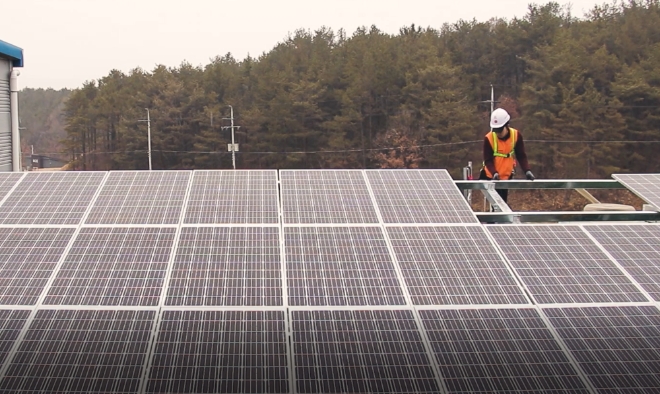 지난 2월 충남 예산에 ‘해피선샤인’ 캠페인으로 태양광 발전설비가 설치된 사회복지시설 아름다운집의 모습