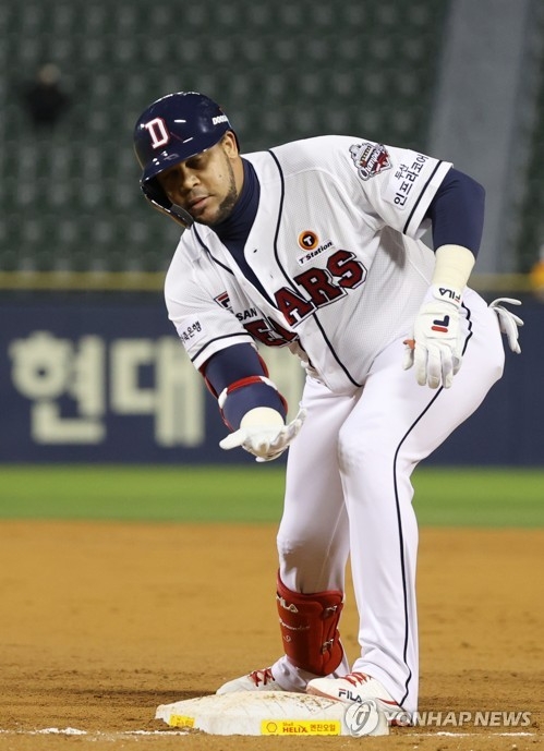 "3년 연속 전 게임 출장 부탁해"--두산, 2년연속 최다안타 1위 페르난데스와 110만달러에 재계약