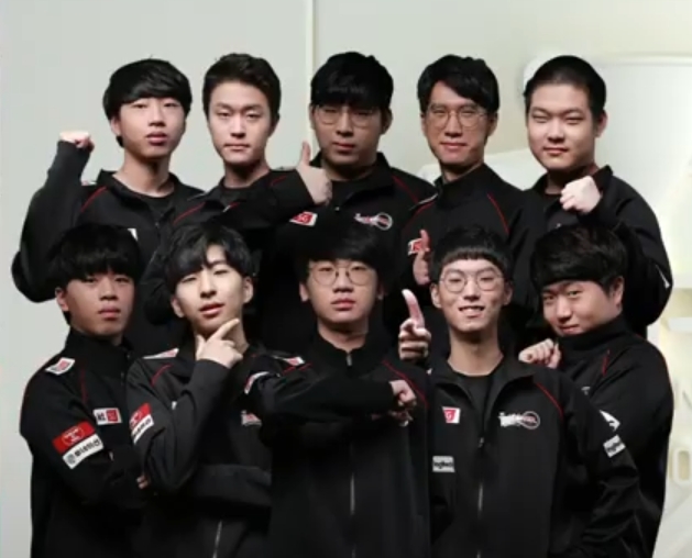 kt 롤스터 선수단(사진=중계 화면 캡처).