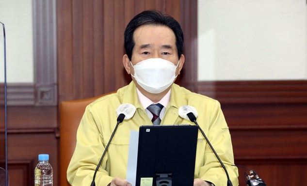 정세균 국무총리가 지난 24일 오전 서울 종로구 정부서울청사에서 열린 코로나19 중앙재난안정대책본부(중대본) 회의에 참석해 발언하고 있다. (공동취재사진)