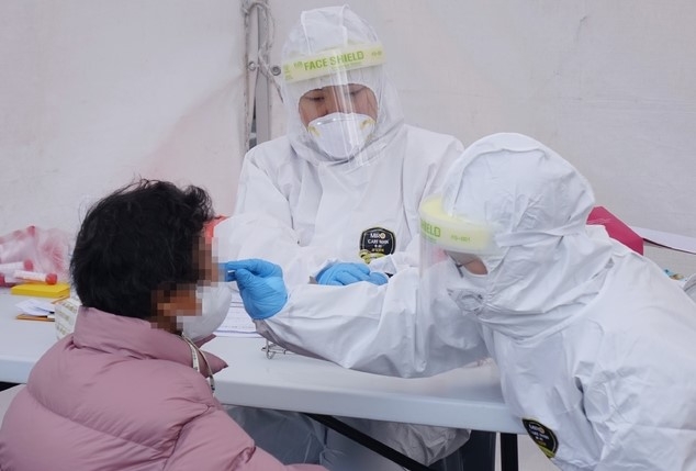 제주시 동문시장 인근 선별진료소